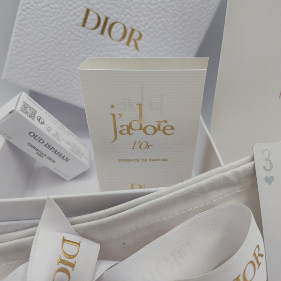 Christian Dior Luxe Gift Set 🎁 Box, Ribbon, Dust Bag, Pip Card & Mini Perfumes - Picture 3 of 12